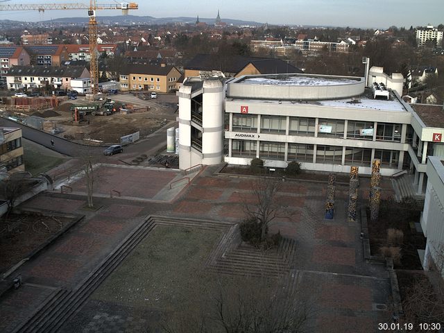 Foto der Webcam: Verwaltungsgebäude, Innenhof mit Audimax, Hörsaal-Gebäude 1