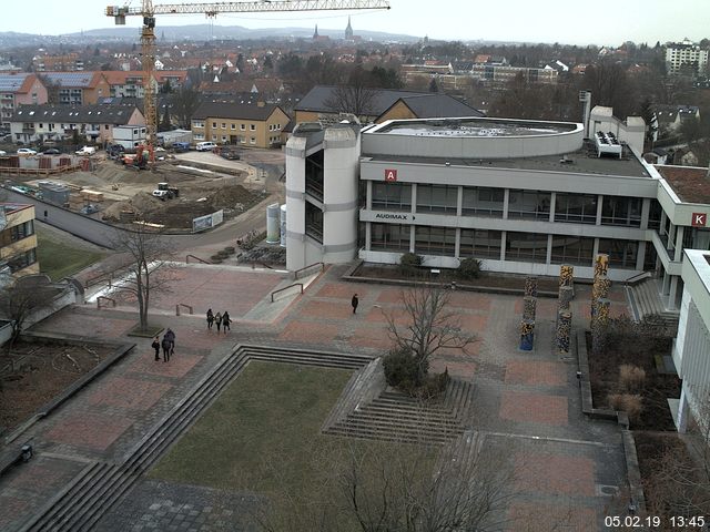 Foto der Webcam: Verwaltungsgebäude, Innenhof mit Audimax, Hörsaal-Gebäude 1