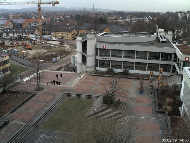 Foto der Webcam: Verwaltungsgebäude, Innenhof mit Audimax, Hörsaal-Gebäude 1