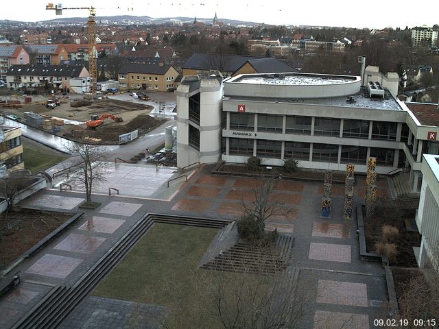 Foto der Webcam: Verwaltungsgebäude, Innenhof mit Audimax, Hörsaal-Gebäude 1