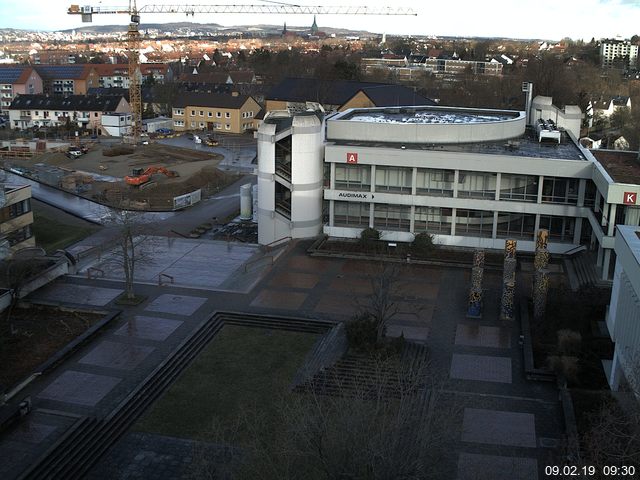 Foto der Webcam: Verwaltungsgebäude, Innenhof mit Audimax, Hörsaal-Gebäude 1