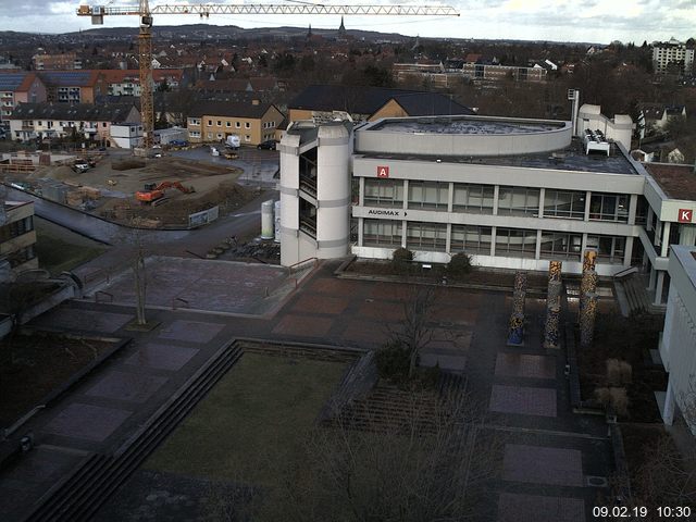 Foto der Webcam: Verwaltungsgebäude, Innenhof mit Audimax, Hörsaal-Gebäude 1