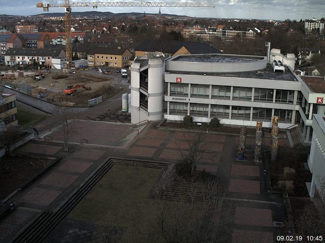 Foto der Webcam: Verwaltungsgebäude, Innenhof mit Audimax, Hörsaal-Gebäude 1