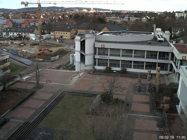 Foto der Webcam: Verwaltungsgebäude, Innenhof mit Audimax, Hörsaal-Gebäude 1