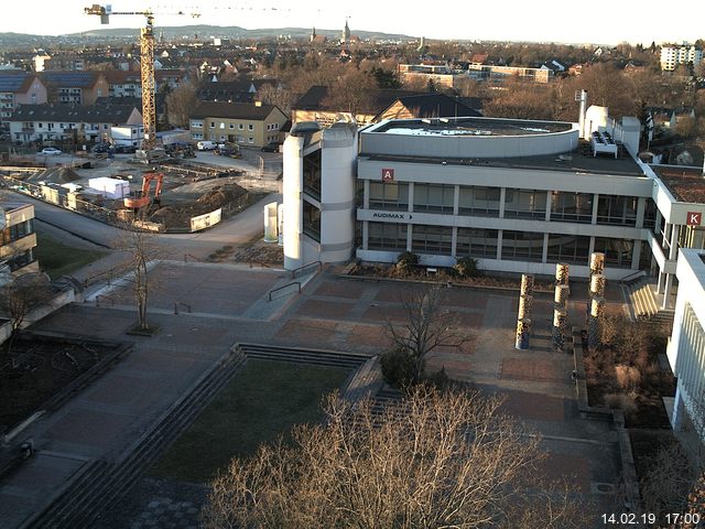 Foto der Webcam: Verwaltungsgebäude, Innenhof mit Audimax, Hörsaal-Gebäude 1