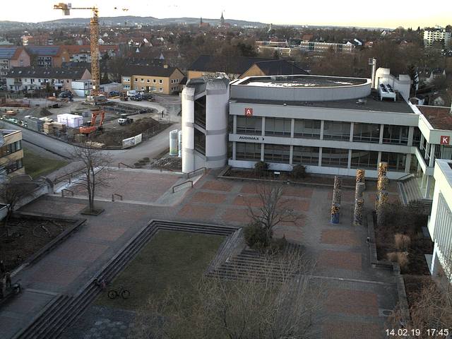 Foto der Webcam: Verwaltungsgebäude, Innenhof mit Audimax, Hörsaal-Gebäude 1