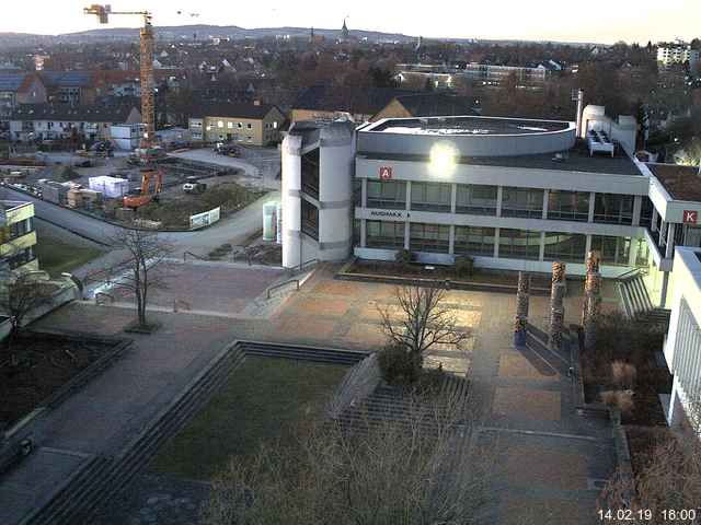 Foto der Webcam: Verwaltungsgebäude, Innenhof mit Audimax, Hörsaal-Gebäude 1