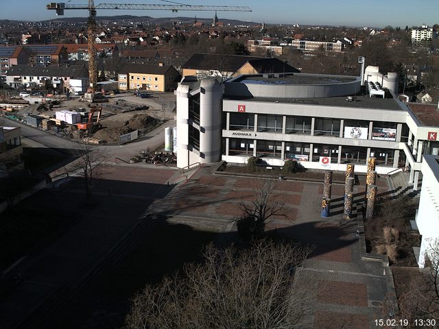 Foto der Webcam: Verwaltungsgebäude, Innenhof mit Audimax, Hörsaal-Gebäude 1