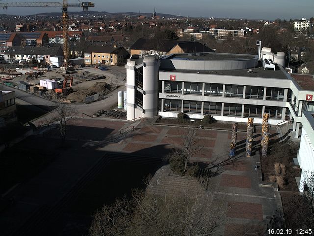 Foto der Webcam: Verwaltungsgebäude, Innenhof mit Audimax, Hörsaal-Gebäude 1