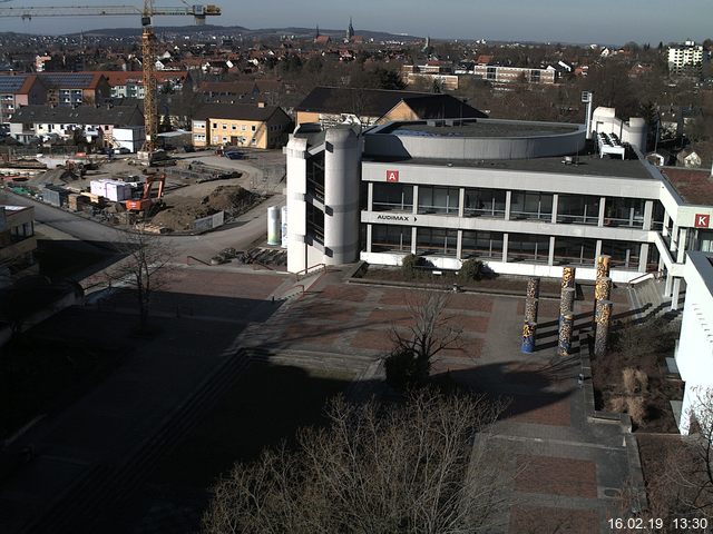 Foto der Webcam: Verwaltungsgebäude, Innenhof mit Audimax, Hörsaal-Gebäude 1