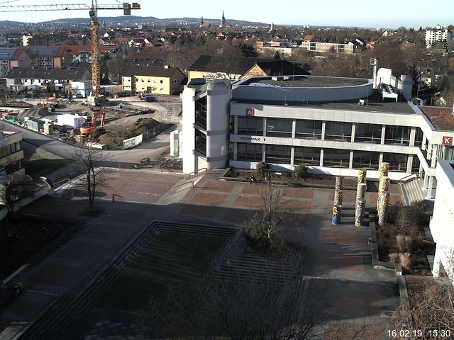 Foto der Webcam: Verwaltungsgebäude, Innenhof mit Audimax, Hörsaal-Gebäude 1