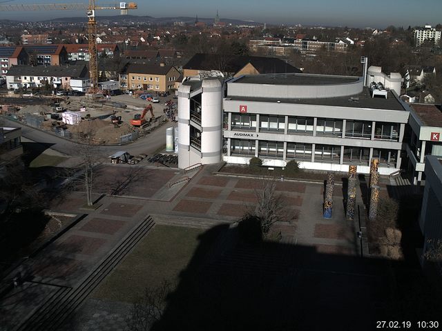 Foto der Webcam: Verwaltungsgebäude, Innenhof mit Audimax, Hörsaal-Gebäude 1