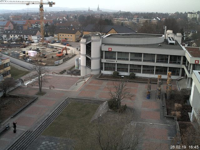 Foto der Webcam: Verwaltungsgebäude, Innenhof mit Audimax, Hörsaal-Gebäude 1