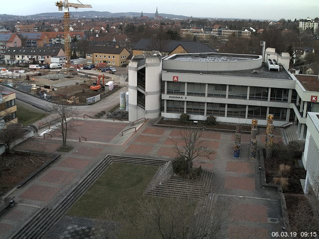 Foto der Webcam: Verwaltungsgebäude, Innenhof mit Audimax, Hörsaal-Gebäude 1