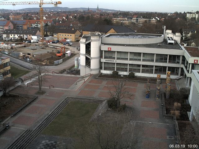 Foto der Webcam: Verwaltungsgebäude, Innenhof mit Audimax, Hörsaal-Gebäude 1