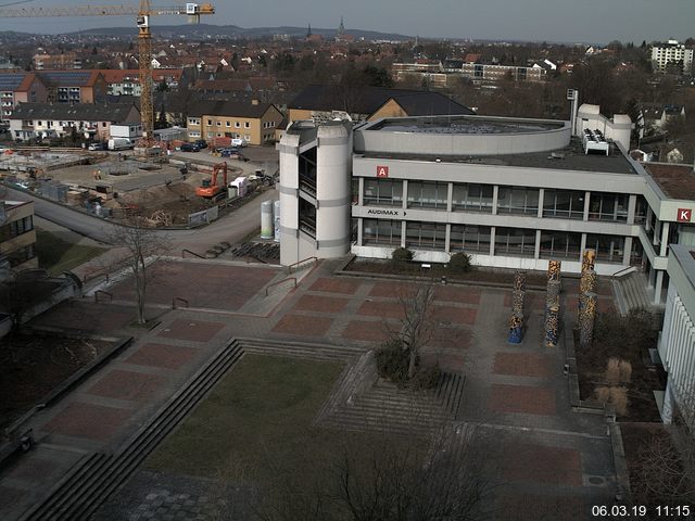 Foto der Webcam: Verwaltungsgebäude, Innenhof mit Audimax, Hörsaal-Gebäude 1