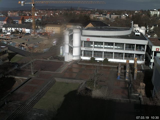 Foto der Webcam: Verwaltungsgeb&auml;ude, Innenhof mit Audimax, H&ouml;rsaal-Geb&auml;ude 1