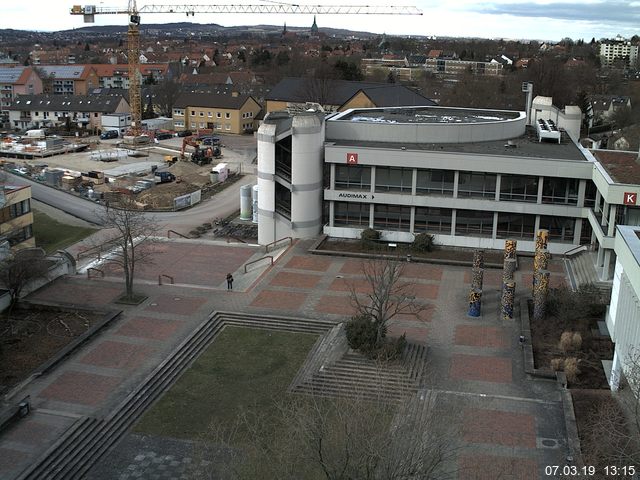 Foto der Webcam: Verwaltungsgebäude, Innenhof mit Audimax, Hörsaal-Gebäude 1