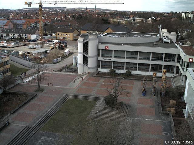 Foto der Webcam: Verwaltungsgebäude, Innenhof mit Audimax, Hörsaal-Gebäude 1