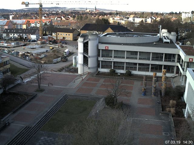 Foto der Webcam: Verwaltungsgebäude, Innenhof mit Audimax, Hörsaal-Gebäude 1