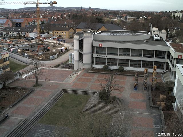 Foto der Webcam: Verwaltungsgebäude, Innenhof mit Audimax, Hörsaal-Gebäude 1