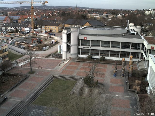 Foto der Webcam: Verwaltungsgebäude, Innenhof mit Audimax, Hörsaal-Gebäude 1