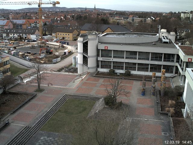 Foto der Webcam: Verwaltungsgebäude, Innenhof mit Audimax, Hörsaal-Gebäude 1