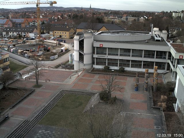 Foto der Webcam: Verwaltungsgebäude, Innenhof mit Audimax, Hörsaal-Gebäude 1