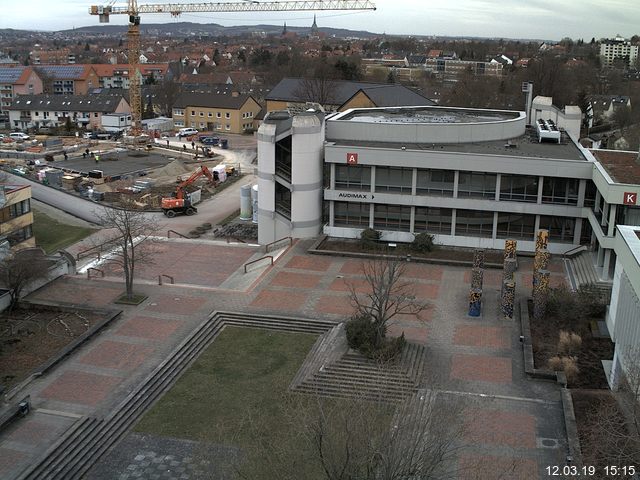 Foto der Webcam: Verwaltungsgebäude, Innenhof mit Audimax, Hörsaal-Gebäude 1