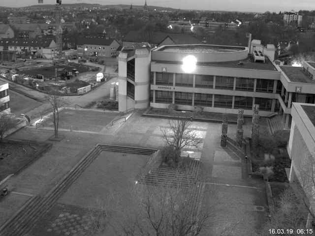 Foto der Webcam: Verwaltungsgebäude, Innenhof mit Audimax, Hörsaal-Gebäude 1