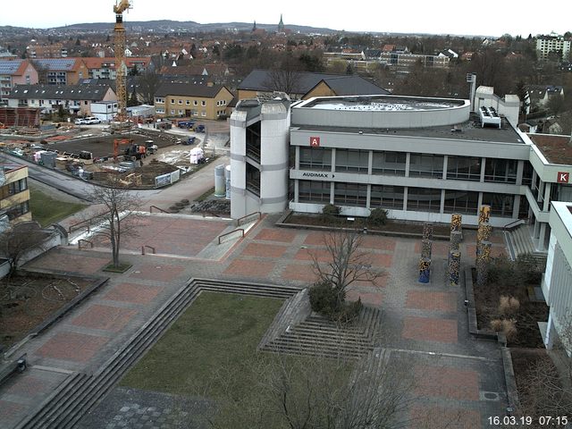 Foto der Webcam: Verwaltungsgebäude, Innenhof mit Audimax, Hörsaal-Gebäude 1