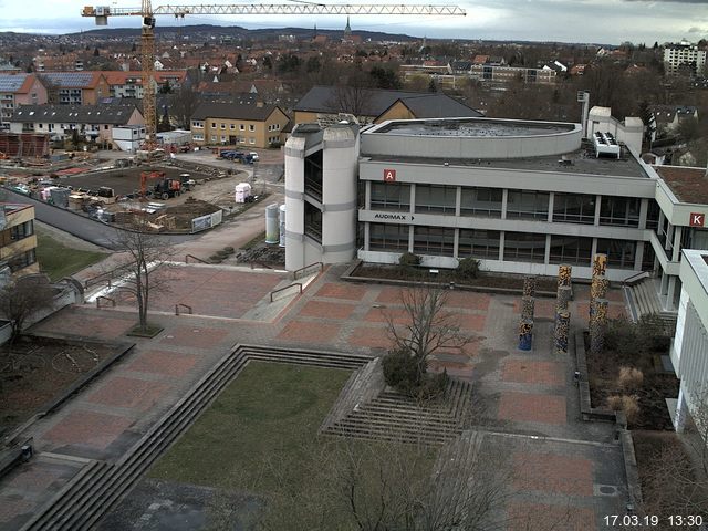 Foto der Webcam: Verwaltungsgebäude, Innenhof mit Audimax, Hörsaal-Gebäude 1