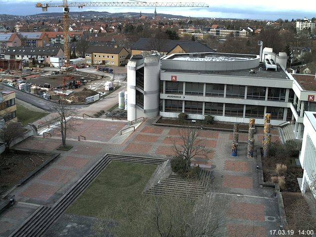 Foto der Webcam: Verwaltungsgebäude, Innenhof mit Audimax, Hörsaal-Gebäude 1