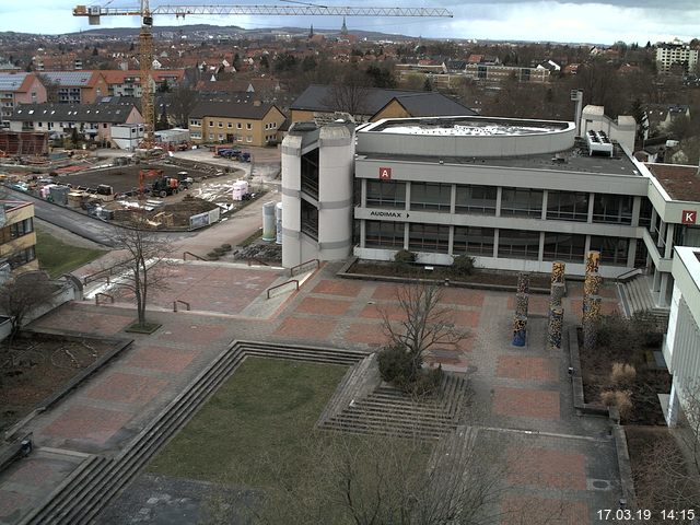 Foto der Webcam: Verwaltungsgebäude, Innenhof mit Audimax, Hörsaal-Gebäude 1