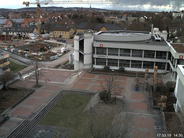 Foto der Webcam: Verwaltungsgebäude, Innenhof mit Audimax, Hörsaal-Gebäude 1