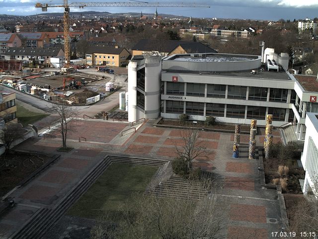 Foto der Webcam: Verwaltungsgebäude, Innenhof mit Audimax, Hörsaal-Gebäude 1