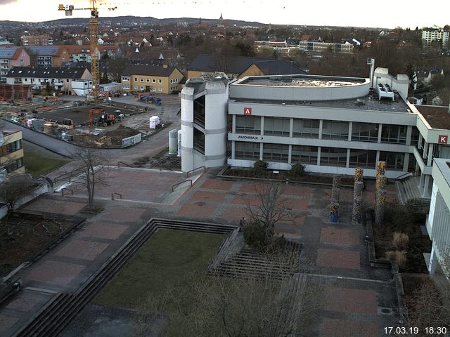 Foto der Webcam: Verwaltungsgeb&auml;ude, Innenhof mit Audimax, H&ouml;rsaal-Geb&auml;ude 1