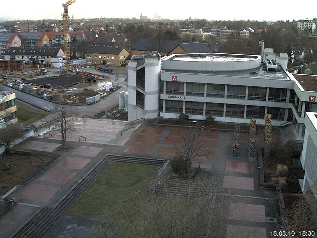 Foto der Webcam: Verwaltungsgeb&auml;ude, Innenhof mit Audimax, H&ouml;rsaal-Geb&auml;ude 1