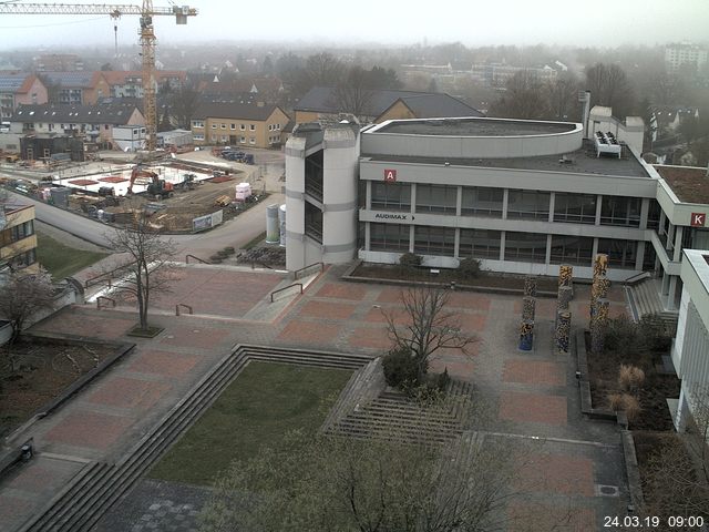 Foto der Webcam: Verwaltungsgebäude, Innenhof mit Audimax, Hörsaal-Gebäude 1