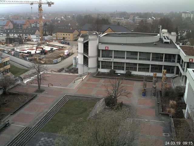 Foto der Webcam: Verwaltungsgebäude, Innenhof mit Audimax, Hörsaal-Gebäude 1