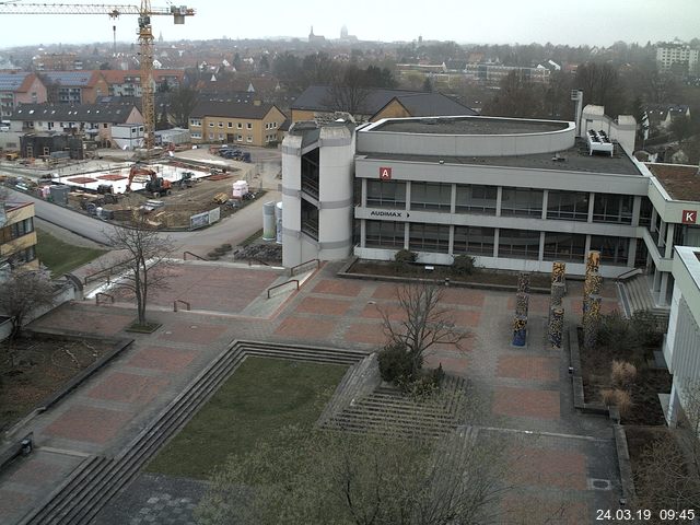 Foto der Webcam: Verwaltungsgebäude, Innenhof mit Audimax, Hörsaal-Gebäude 1