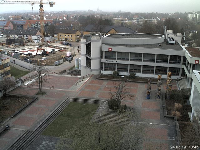 Foto der Webcam: Verwaltungsgebäude, Innenhof mit Audimax, Hörsaal-Gebäude 1