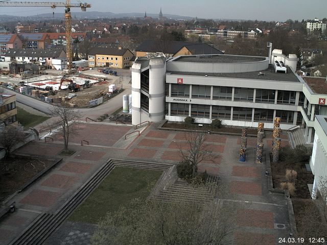 Foto der Webcam: Verwaltungsgebäude, Innenhof mit Audimax, Hörsaal-Gebäude 1