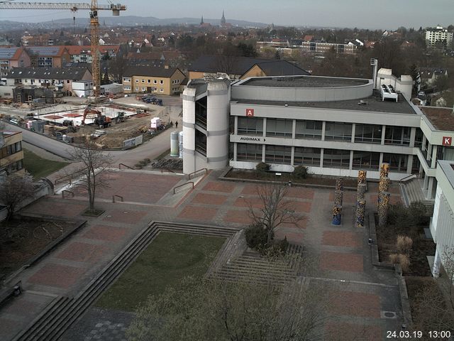 Foto der Webcam: Verwaltungsgebäude, Innenhof mit Audimax, Hörsaal-Gebäude 1