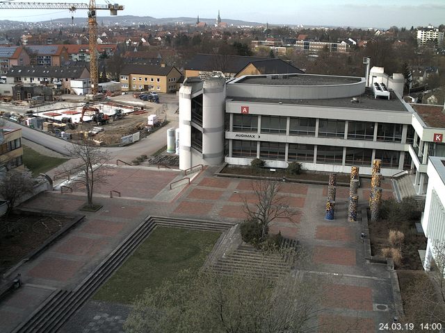 Foto der Webcam: Verwaltungsgebäude, Innenhof mit Audimax, Hörsaal-Gebäude 1