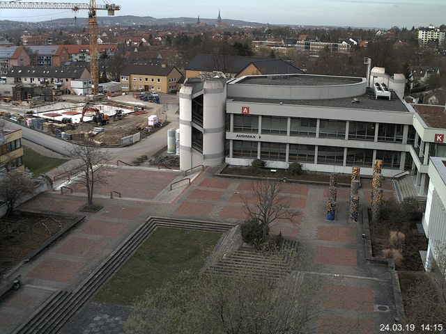 Foto der Webcam: Verwaltungsgebäude, Innenhof mit Audimax, Hörsaal-Gebäude 1