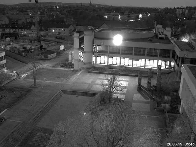 Foto der Webcam: Verwaltungsgebäude, Innenhof mit Audimax, Hörsaal-Gebäude 1