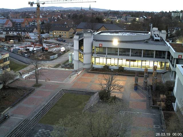 Foto der Webcam: Verwaltungsgebäude, Innenhof mit Audimax, Hörsaal-Gebäude 1