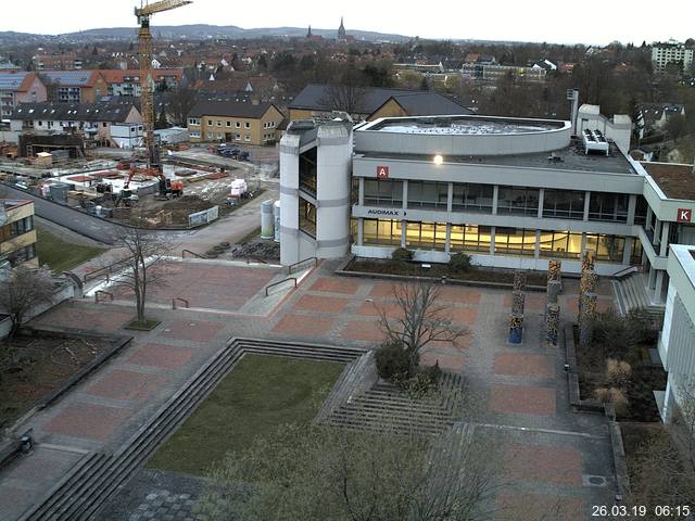 Foto der Webcam: Verwaltungsgebäude, Innenhof mit Audimax, Hörsaal-Gebäude 1