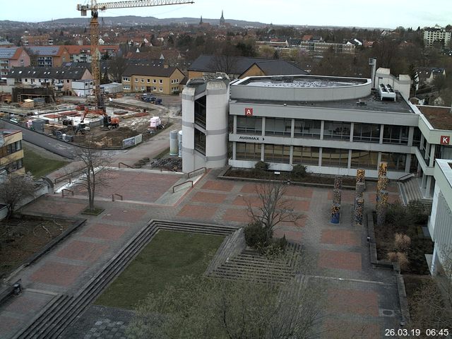 Foto der Webcam: Verwaltungsgebäude, Innenhof mit Audimax, Hörsaal-Gebäude 1